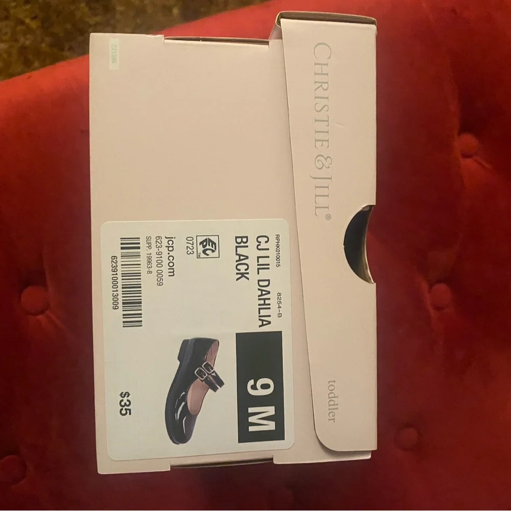 Christie & Jill Girls Black patent leather dress shoes. Like New - Picture 2 of 10